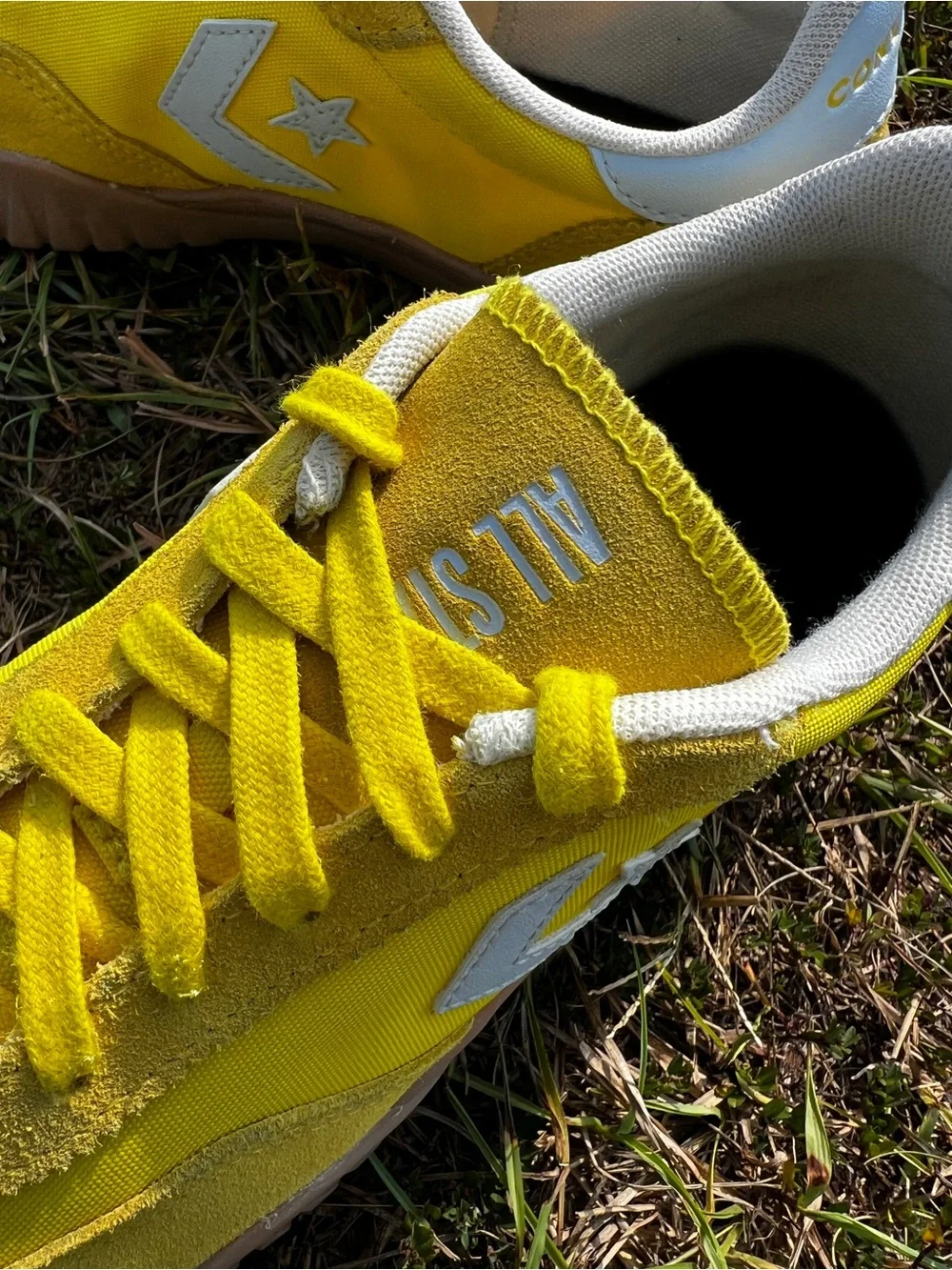 CLEAN Converse size 8.5 Womens Run Star Trainer Wren Yellow shoes